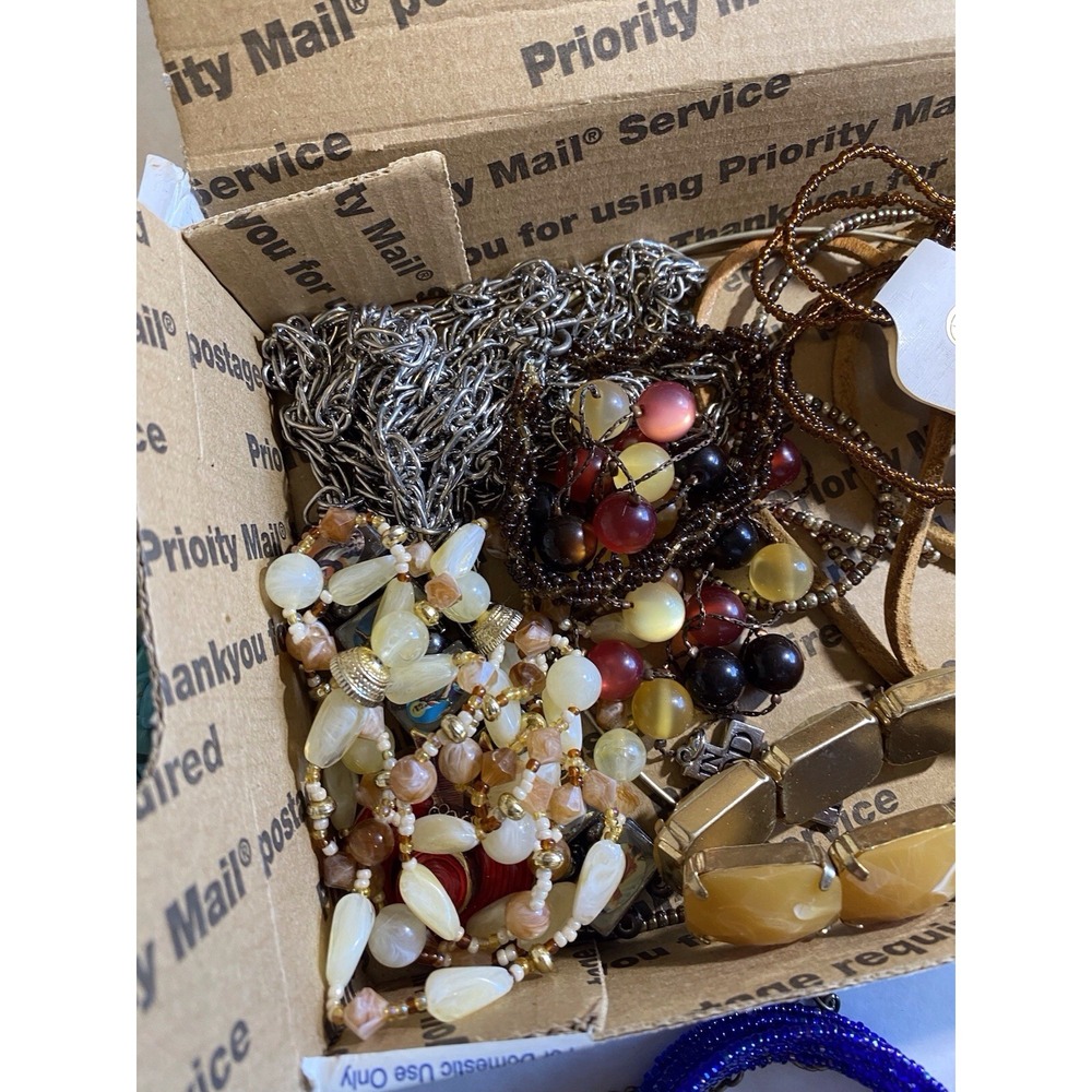 MIXED COSTUME JEWELRY LOT #8 SMALL FLAT RATE BOX 2lb4oz Wearable NOT Junk Craft - Picture 11 of 12